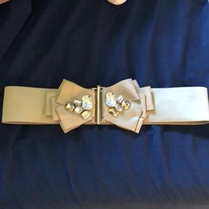 Grey jewel stretch belt